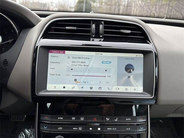 Used 2019 Jaguar XE Premium image 12