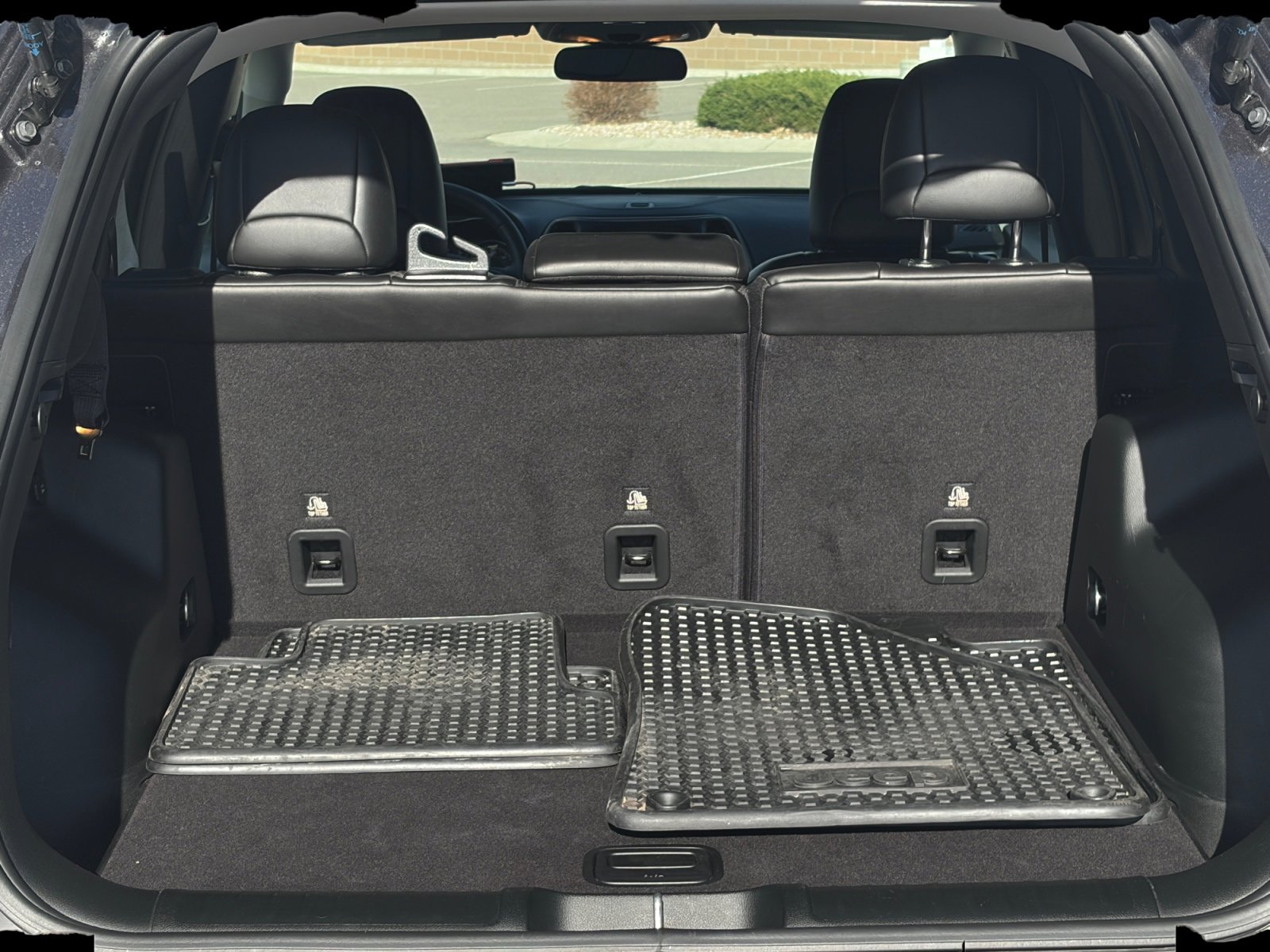 Used 2019 Jeep Cherokee Latitude Plus w/ Cold Weather Group image 32