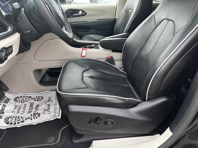 Certified 2023 Chrysler Pacifica Limited image 24