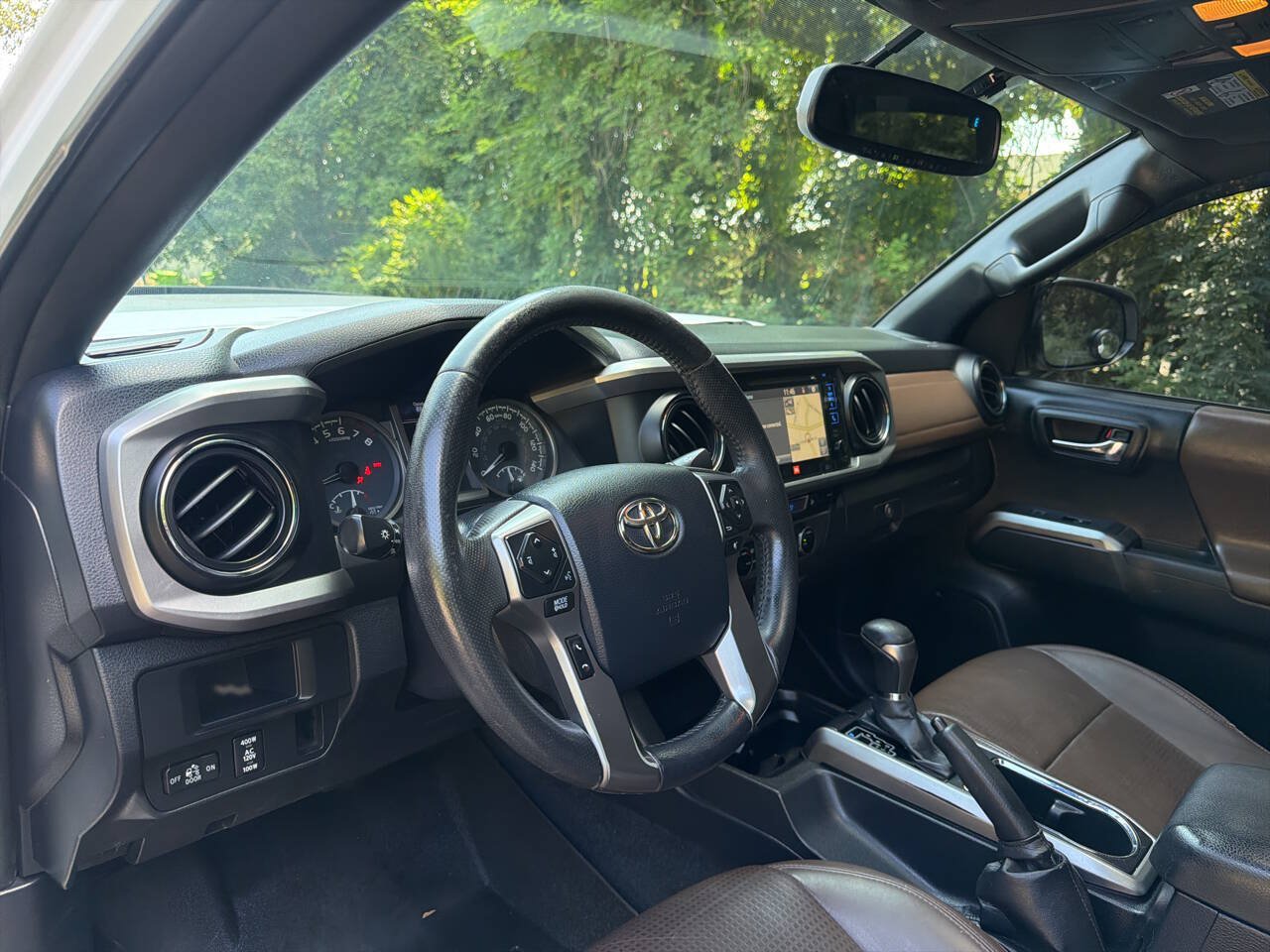 Used 2016 Toyota Tacoma Limited w/ Towing Package AWD/4WD image 17