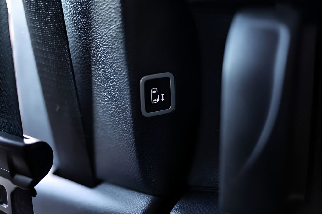 Used 2025 Chrysler Pacifica Select image 77