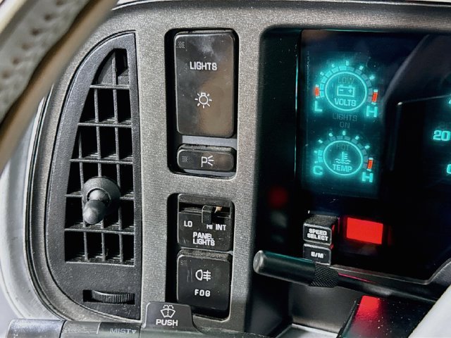 Used 1990 Buick Reatta Coupe FWD image 11