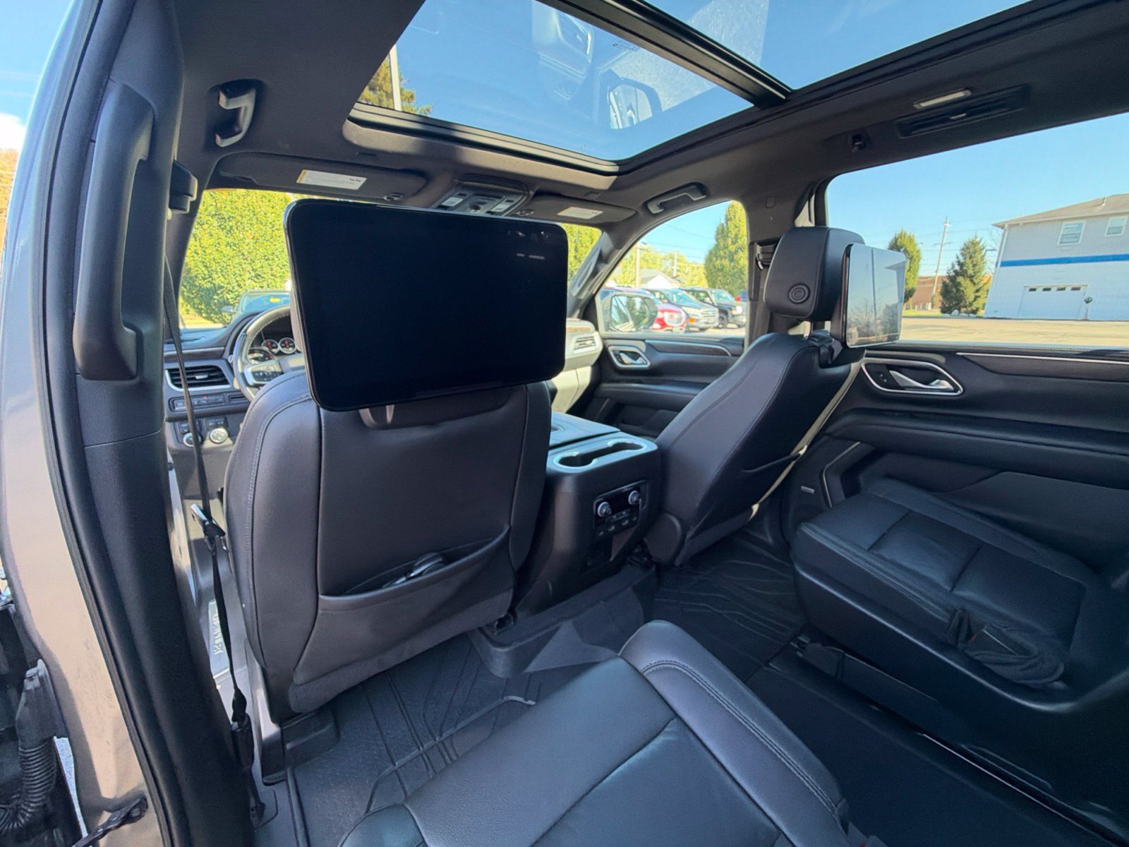 Used 2021 Chevrolet Suburban LT w/ Rear Media and Nav Package AWD/4WD image 25