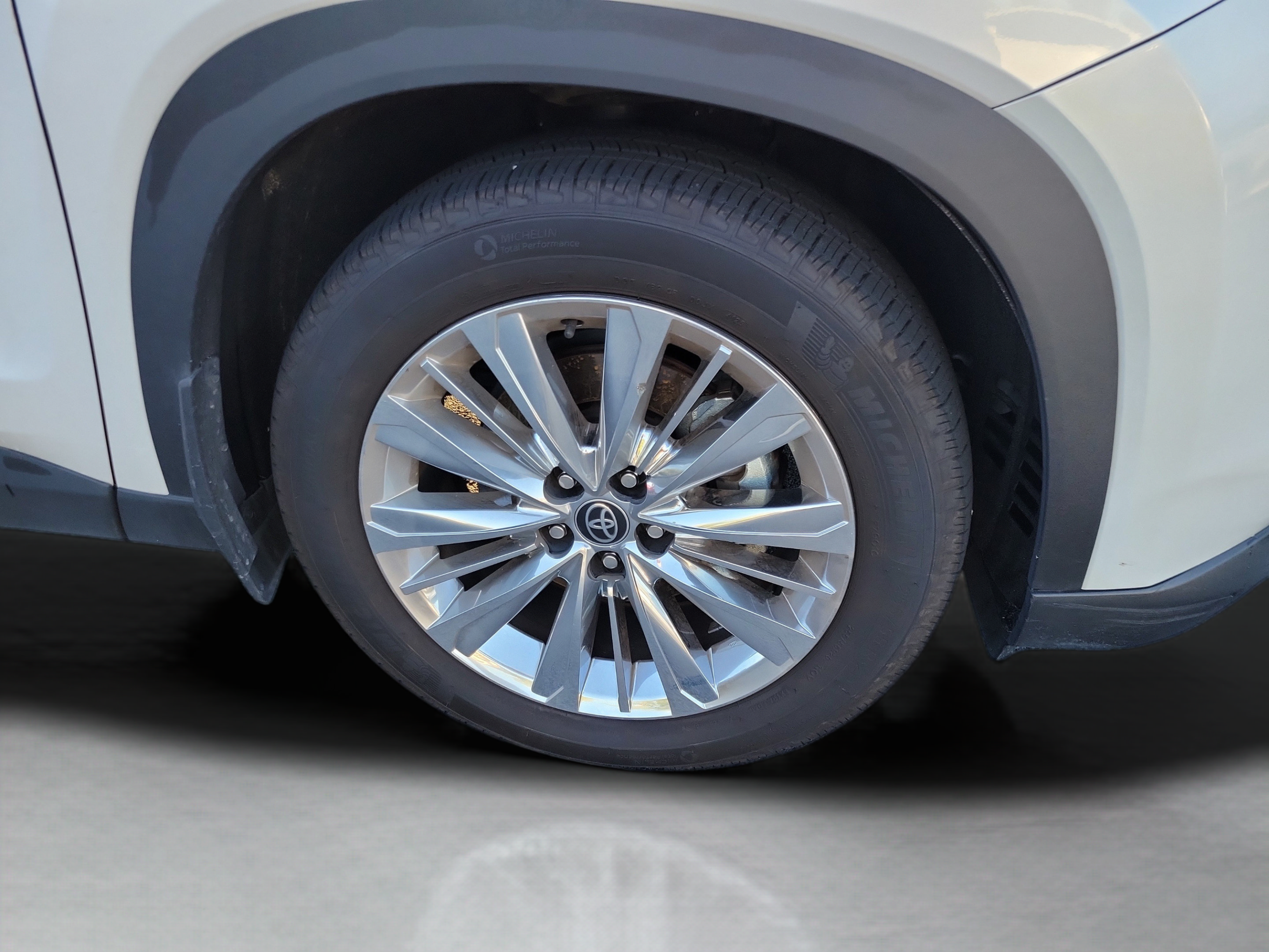 Used 2024 Toyota Grand Highlander AWD image 16