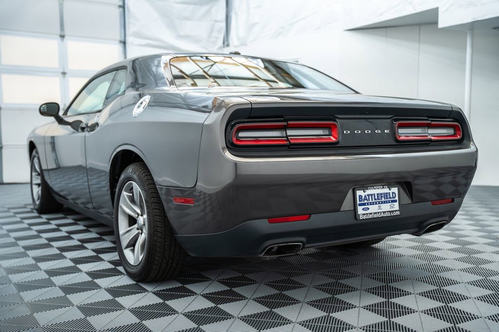 Used 2015 Dodge Challenger SXT RWD image 5