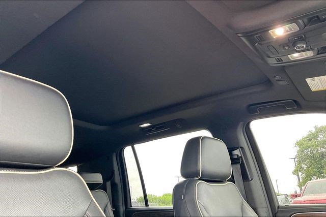 Used 2021 Chevrolet Suburban Premier w/ Premium Package RWD image 31