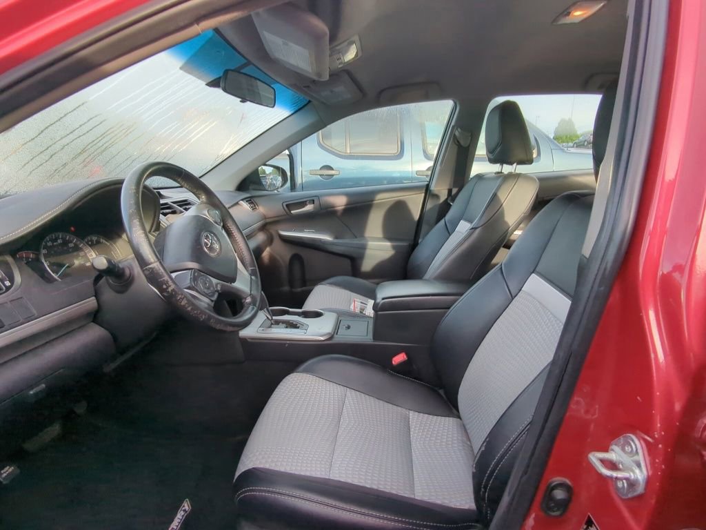 Used 2012 Toyota Camry SE FWD image 6