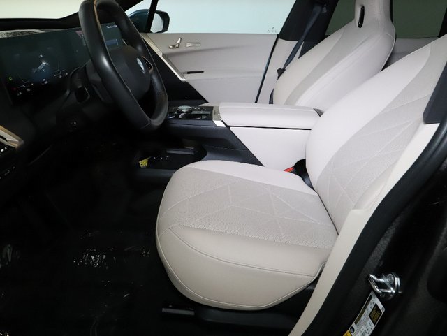 Used 2024 BMW iX xDrive50 w/ Premium Package AWD/4WD image 20