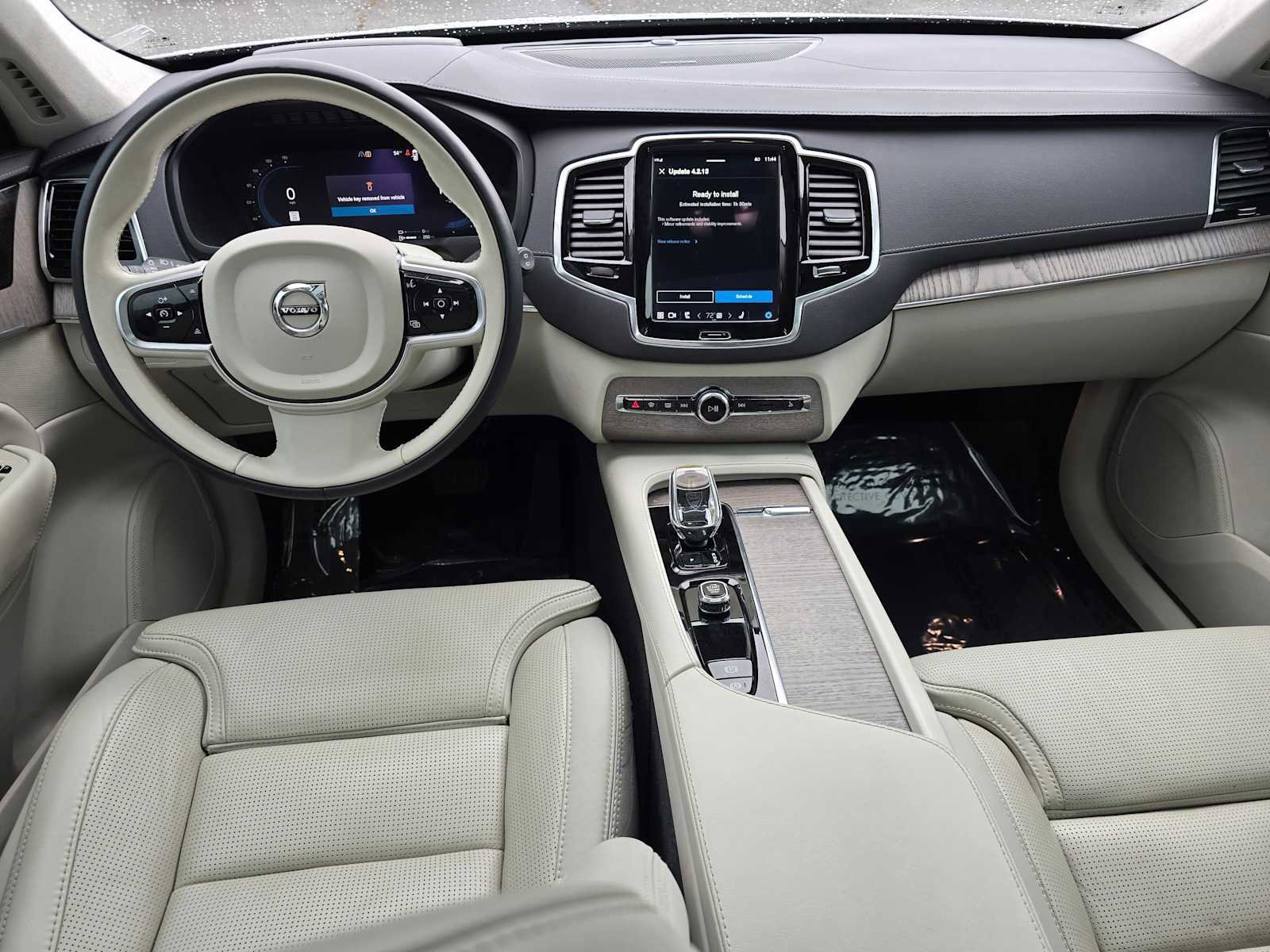 Certified 2023 Volvo XC90 T8 Ultimate w/ Lounge Package image 18
