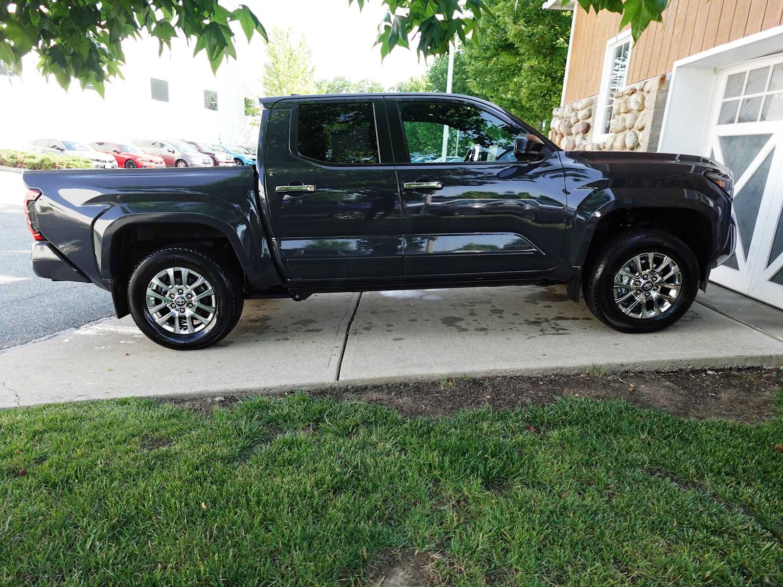 Used 2024 Toyota Tacoma Limited w/ Limited Package (LT) AWD/4WD image 8