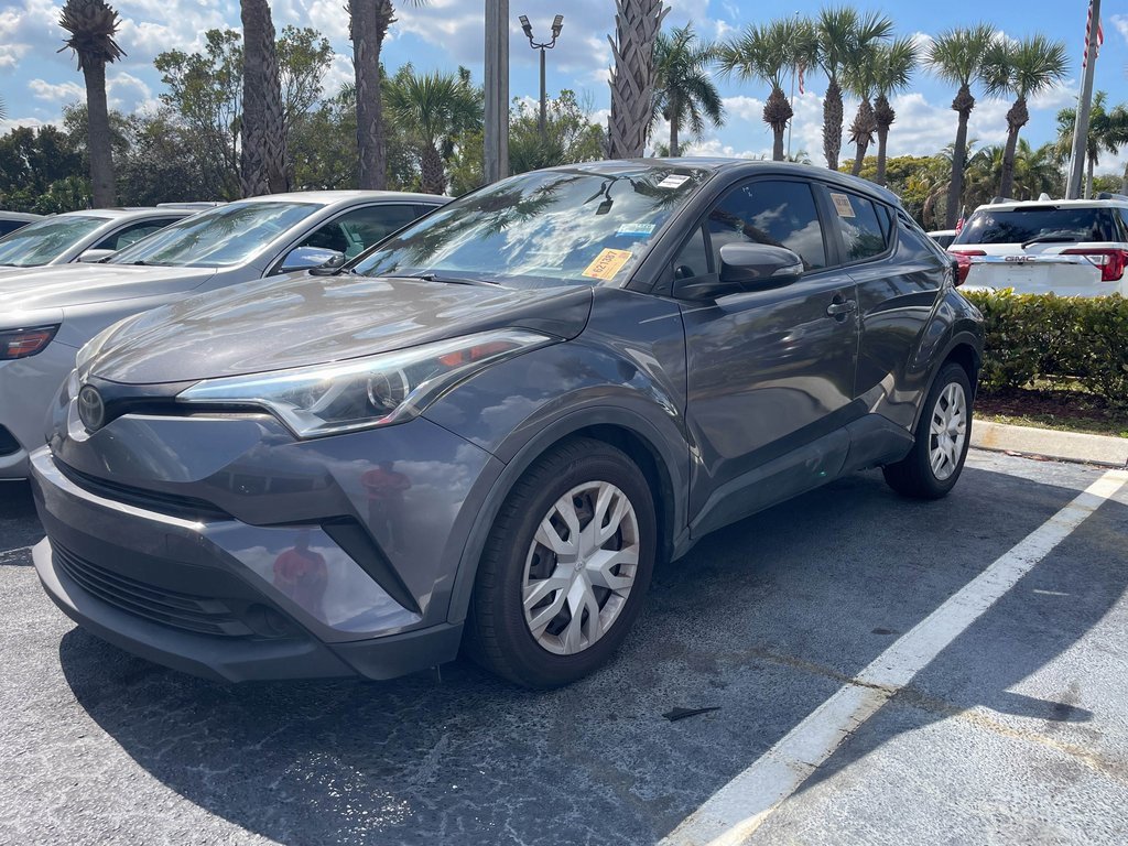 Used 2019 Toyota C-HR LE image 3
