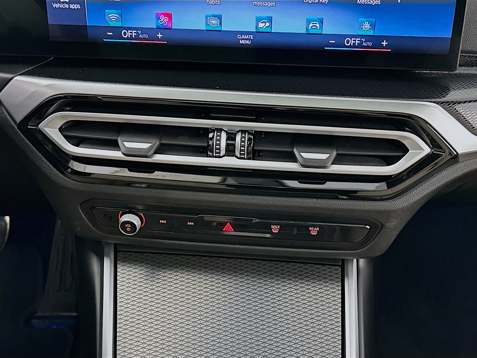 Used 2023 BMW 230i xDrive Coupe w/ Premium Package image 13