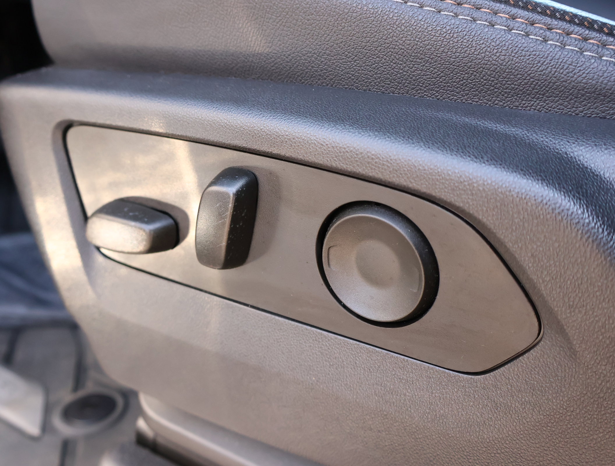 Used 2023 Chevrolet Silverado 1500 High Country w/ High Country Premium Package AWD/4WD image 12