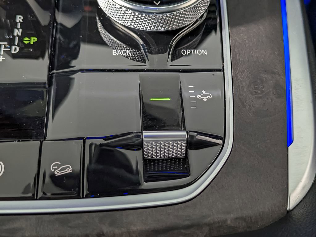 Used 2022 BMW X7 xDrive40i w/ Executive Package image 38