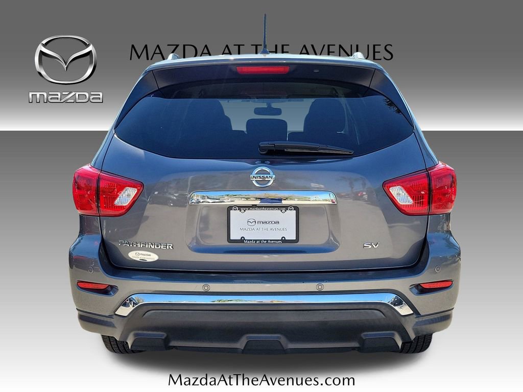 Used 2017 Nissan Pathfinder SV image 4
