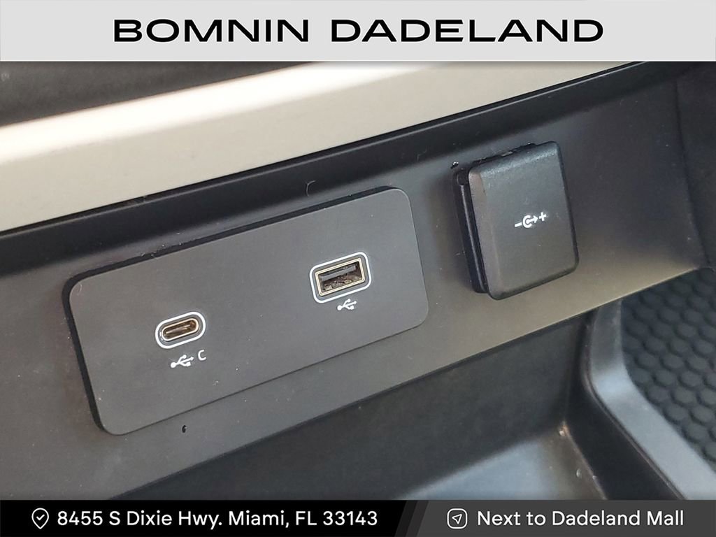 Used 2020 Land Rover Defender 110 SE image 24