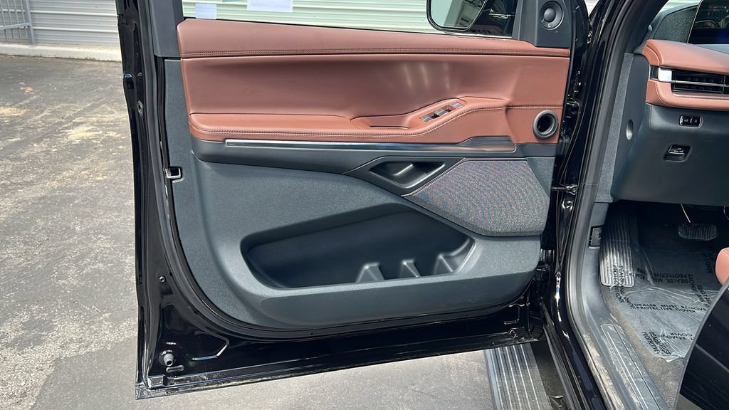 New 2026 Lincoln Navigator L Reserve AWD/4WD image 14