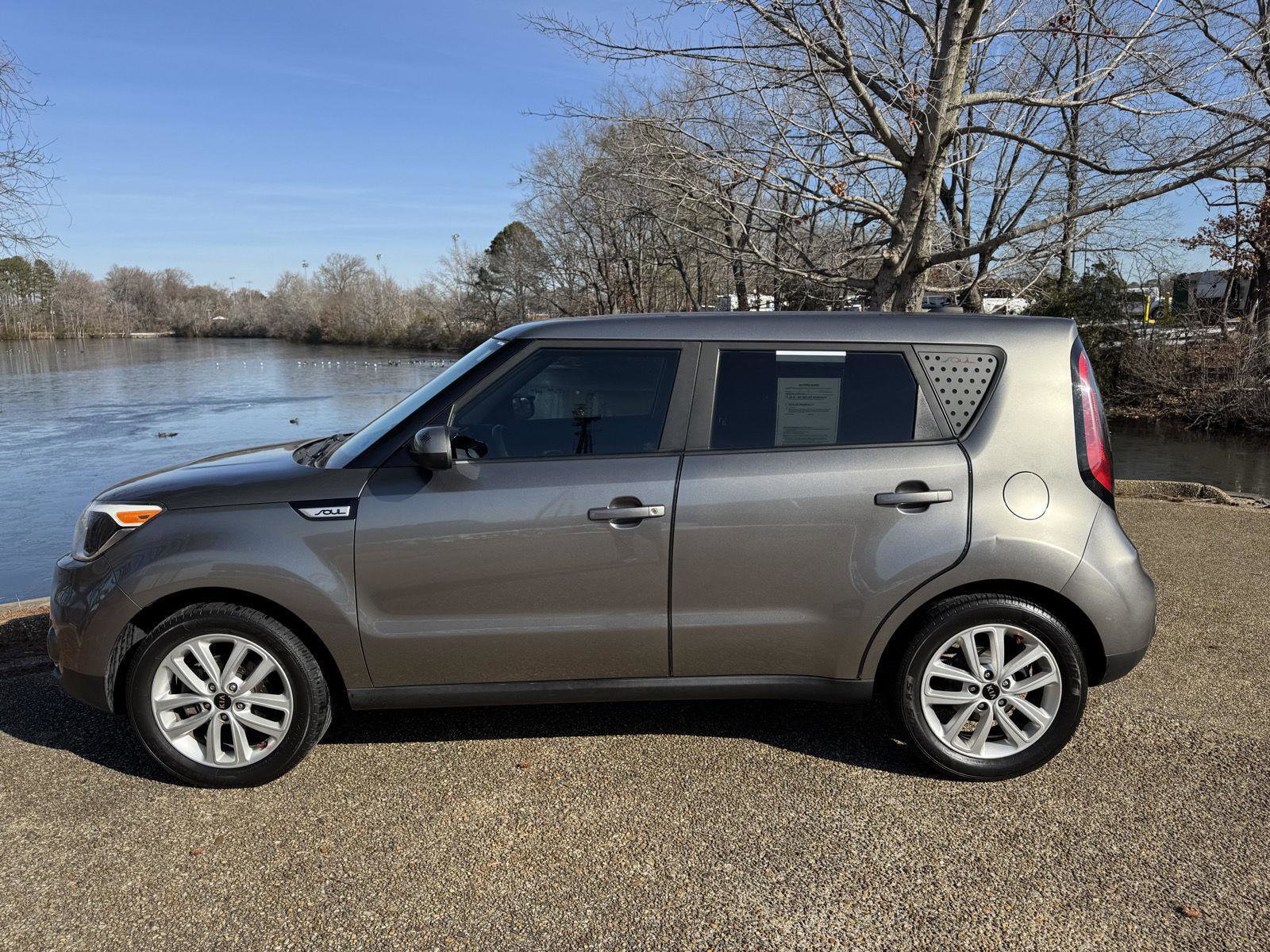 Used 2018 Kia Soul + FWD image 10