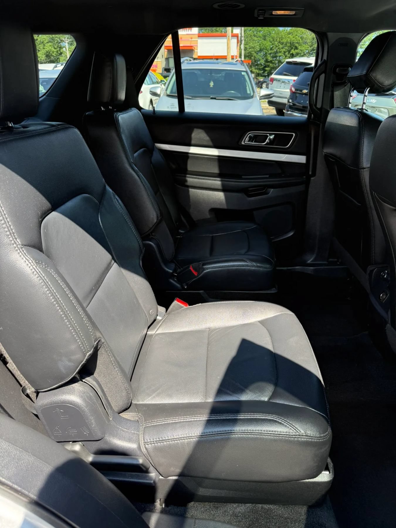 Used 2016 Ford Explorer XLT w/ Equipment Group 202A AWD/4WD image 16