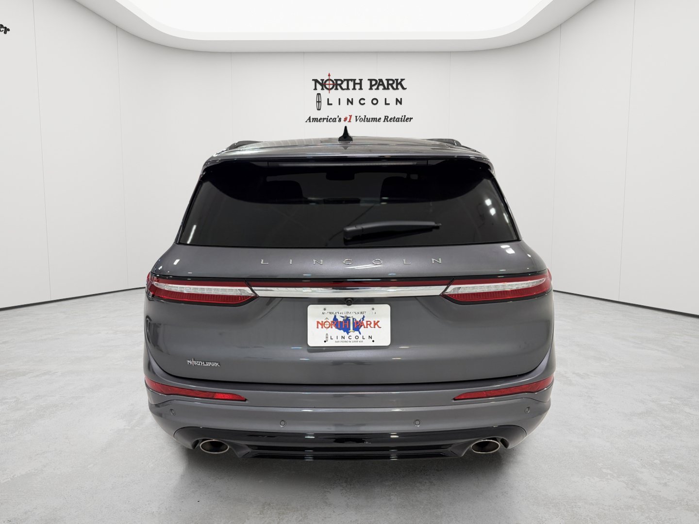 Used 2023 Lincoln Corsair Reserve w/ Jet Appearance Package FWD image 4