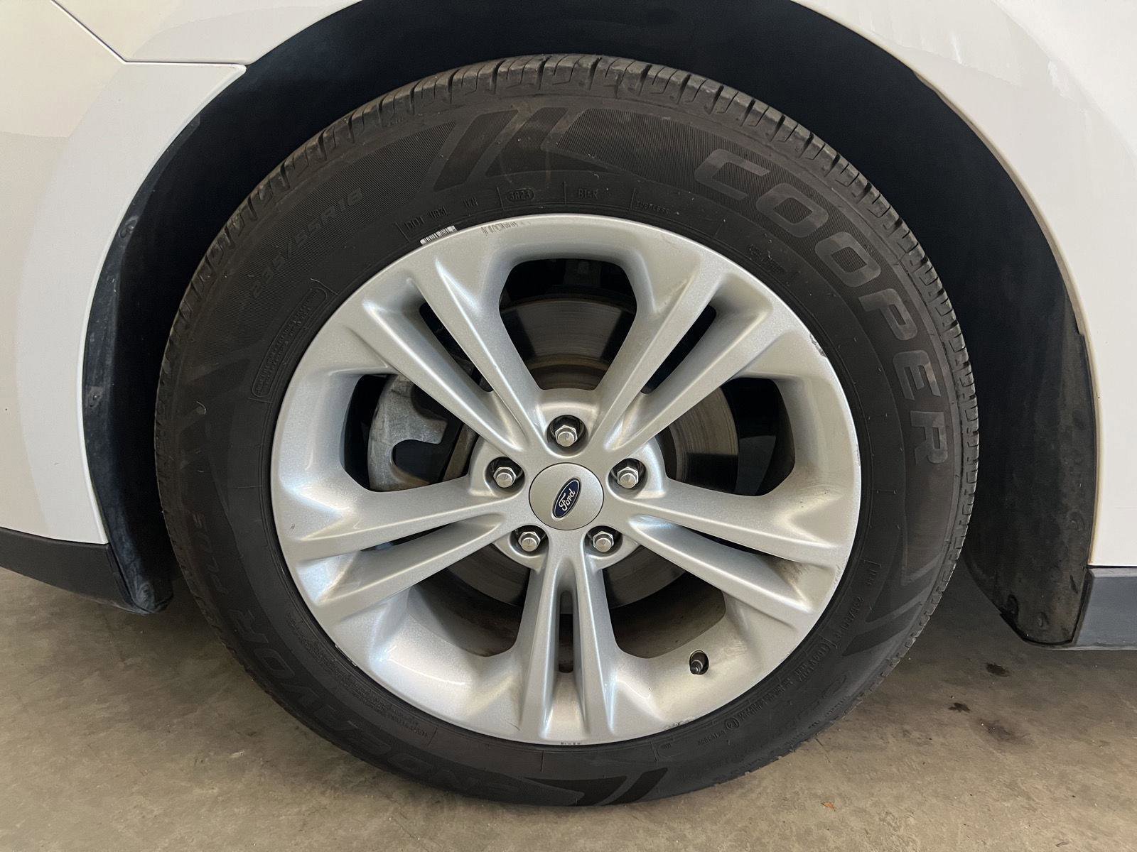 Used 2019 Ford Taurus SE FWD image 30