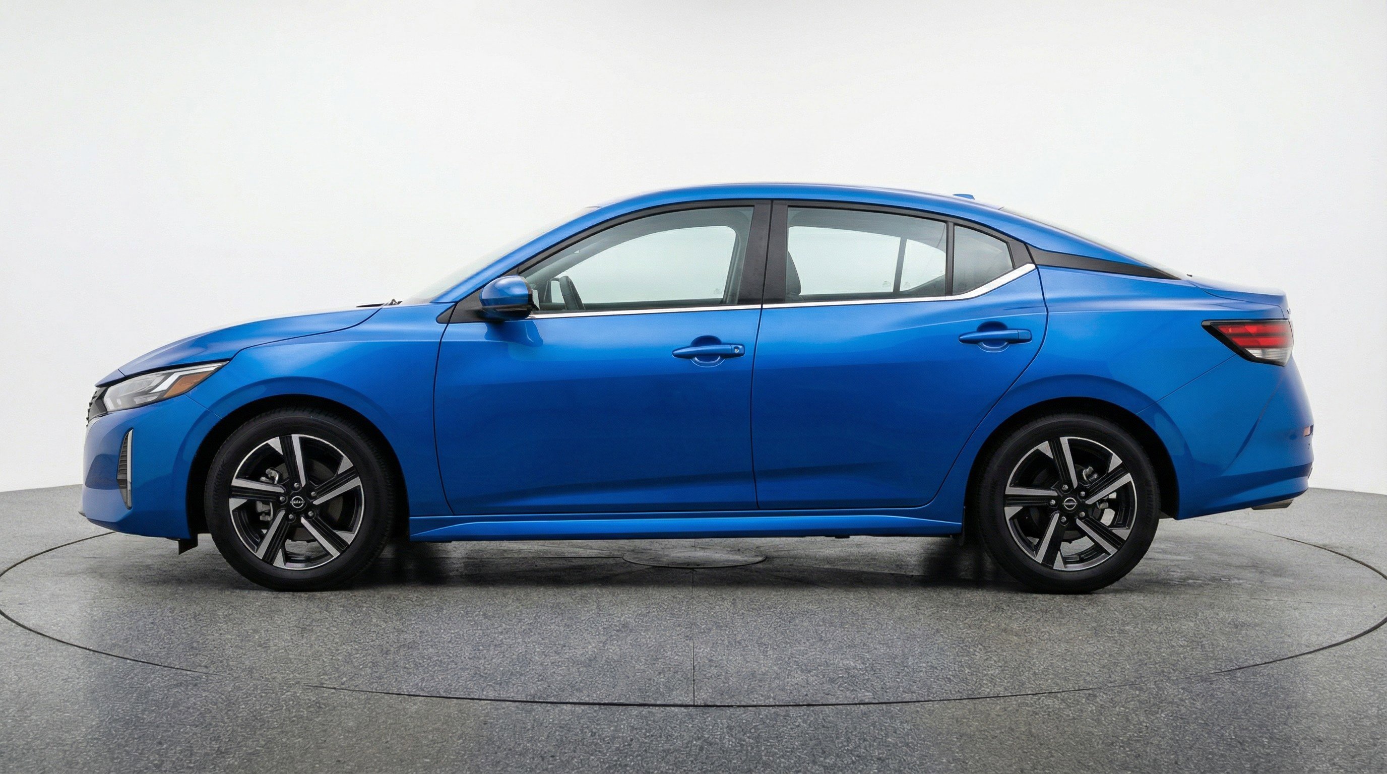 Used 2025 Nissan Sentra SV image 5