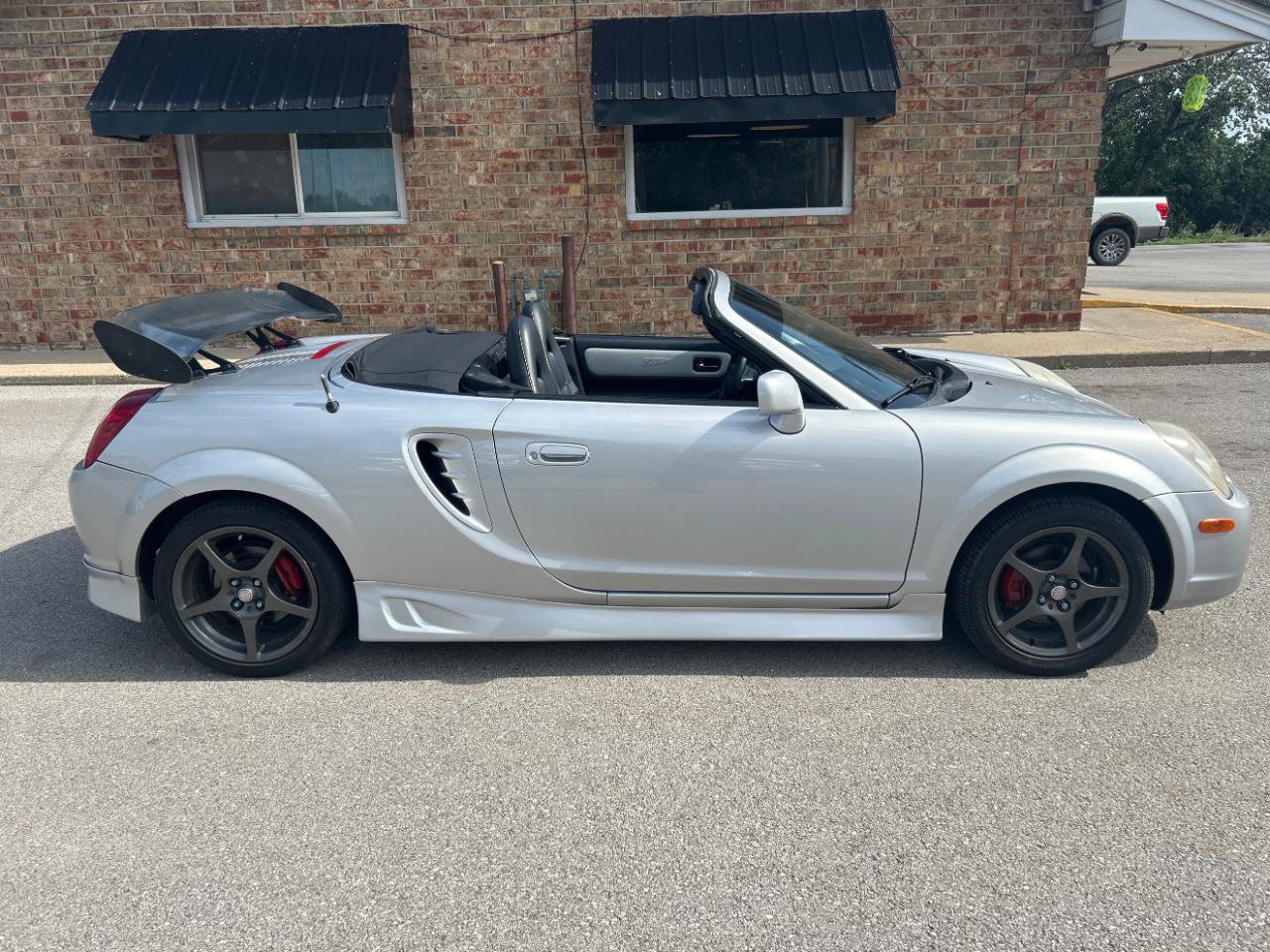 Used 2003 Toyota MR2 RWD image 2