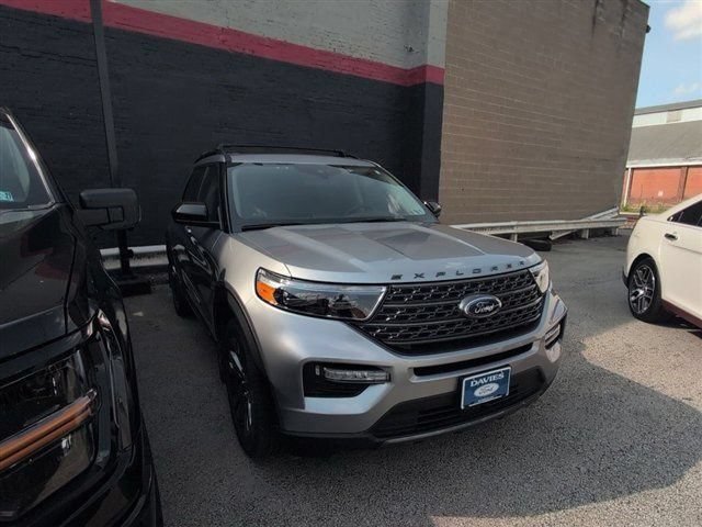 Used 2023 Ford Explorer XLT w/ Equipment Group 202A AWD/4WD image 8
