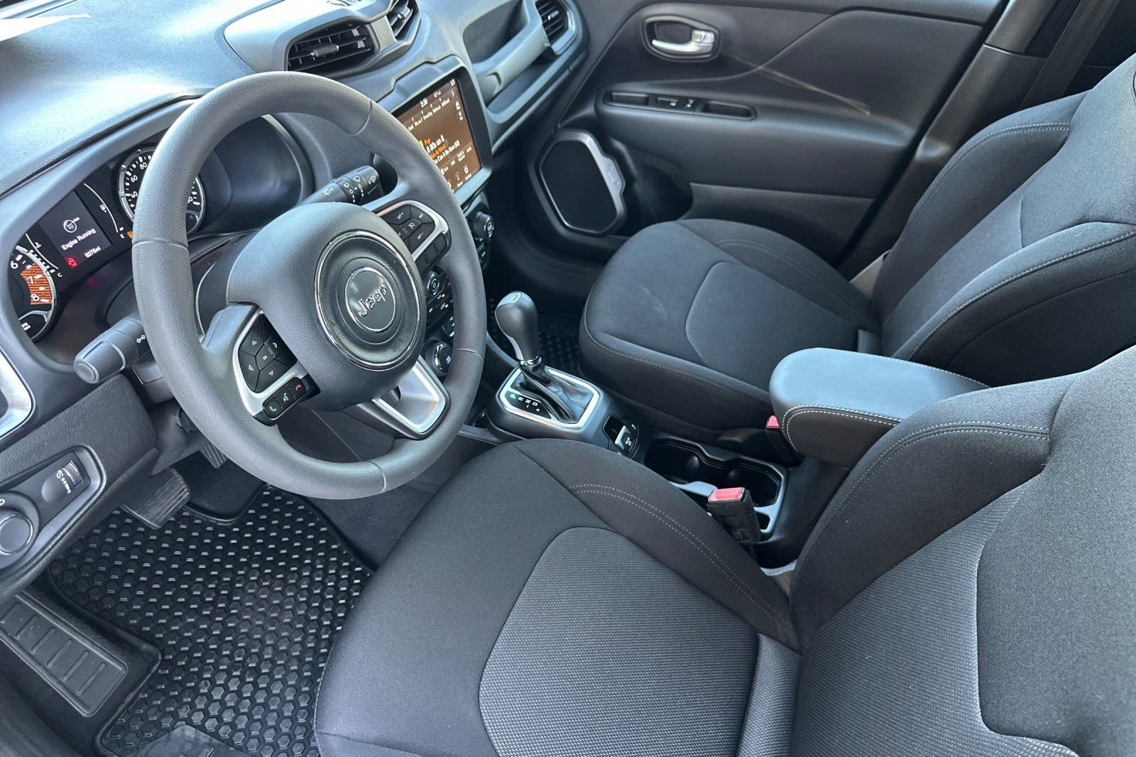Used 2023 Jeep Renegade Latitude image 10