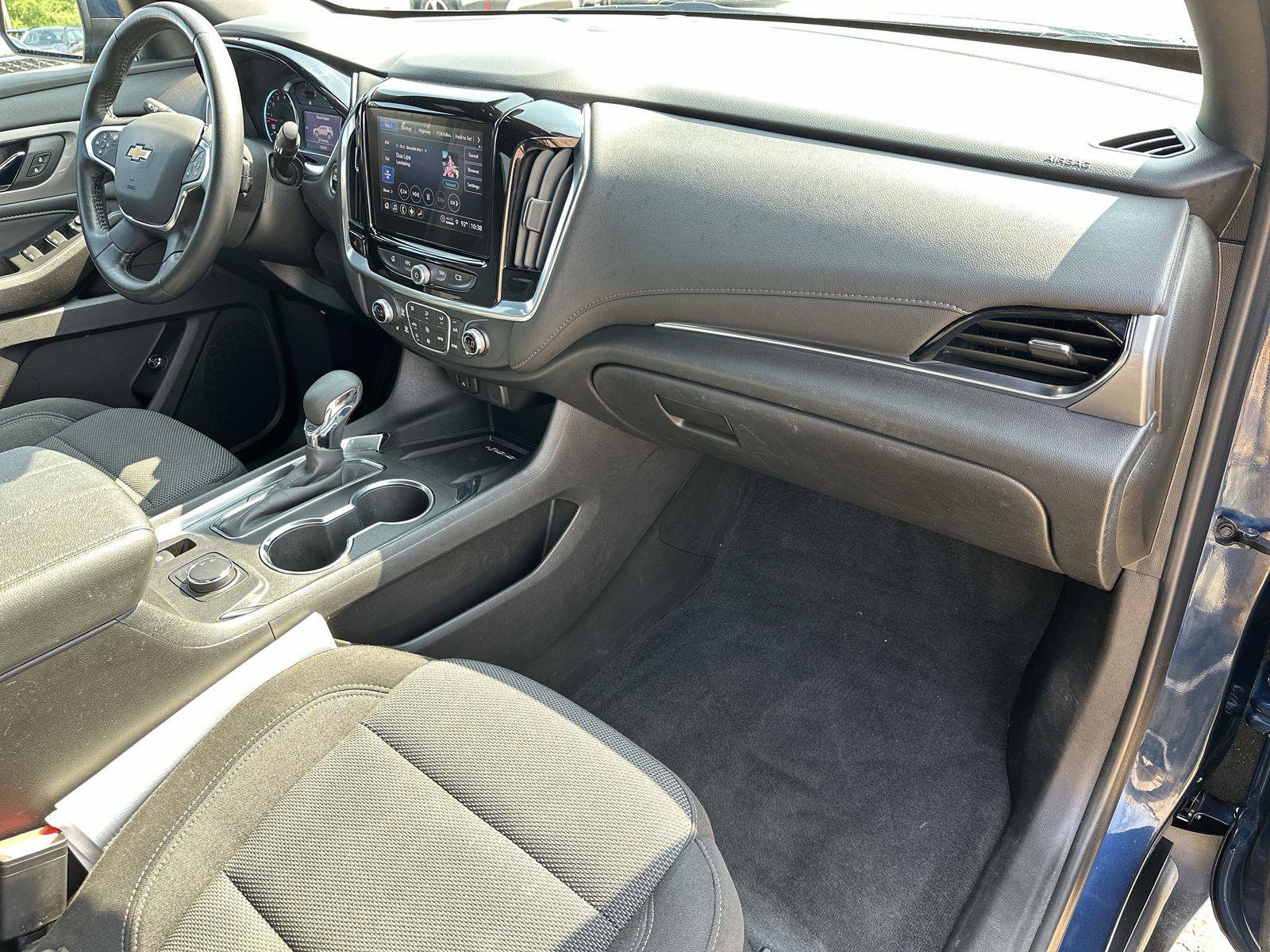 Used 2022 Chevrolet Traverse LT image 29