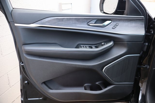 New 2025 Jeep Grand Cherokee Limited 4xe image 6