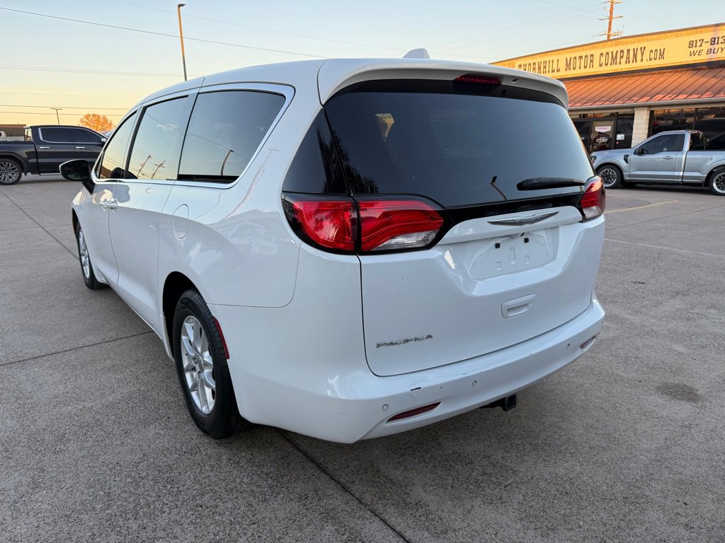 Used 2017 Chrysler Pacifica LX image 5