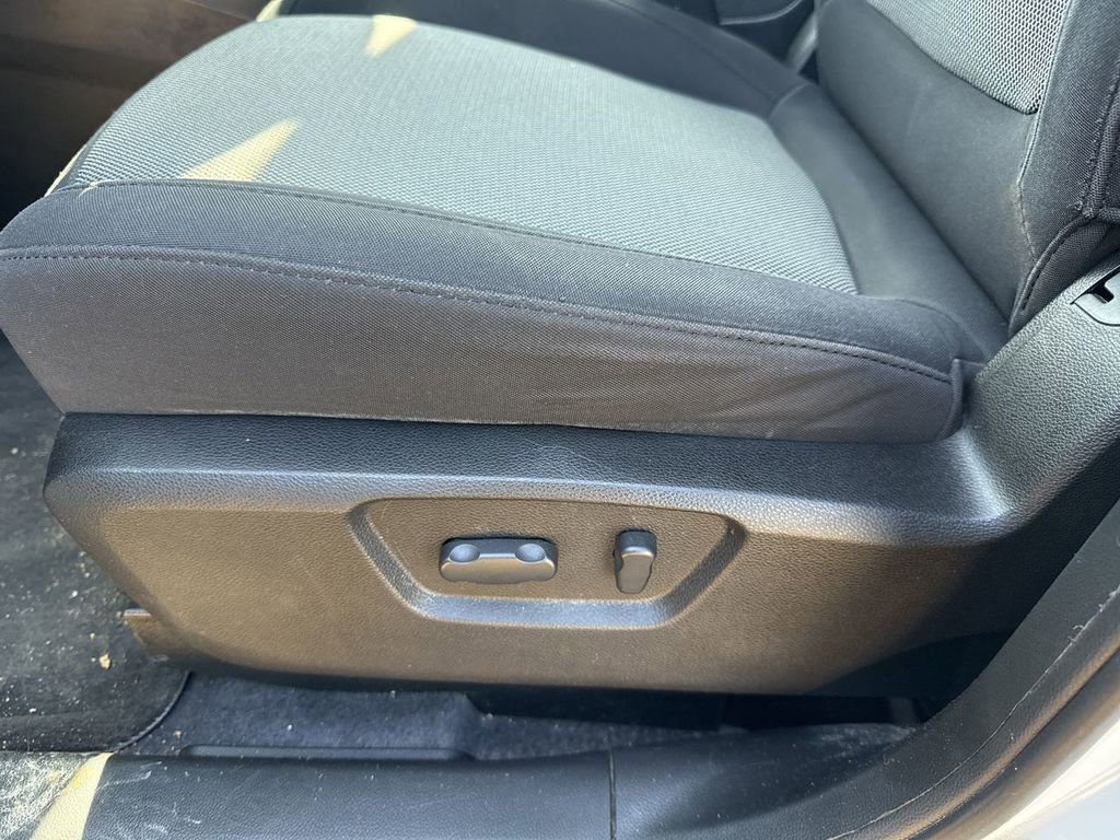 Used 2012 Chevrolet Captiva Sport LS FWD image 22