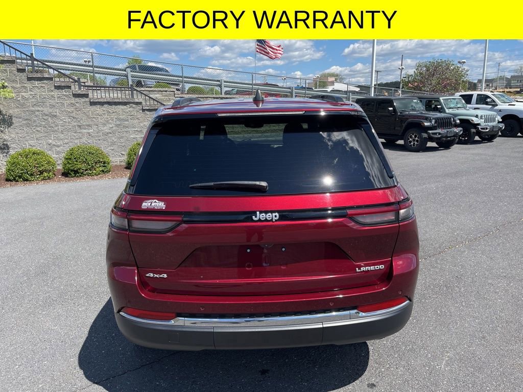 Used 2024 Jeep Grand Cherokee Laredo w/ Trailer Tow Package AWD/4WD image 8
