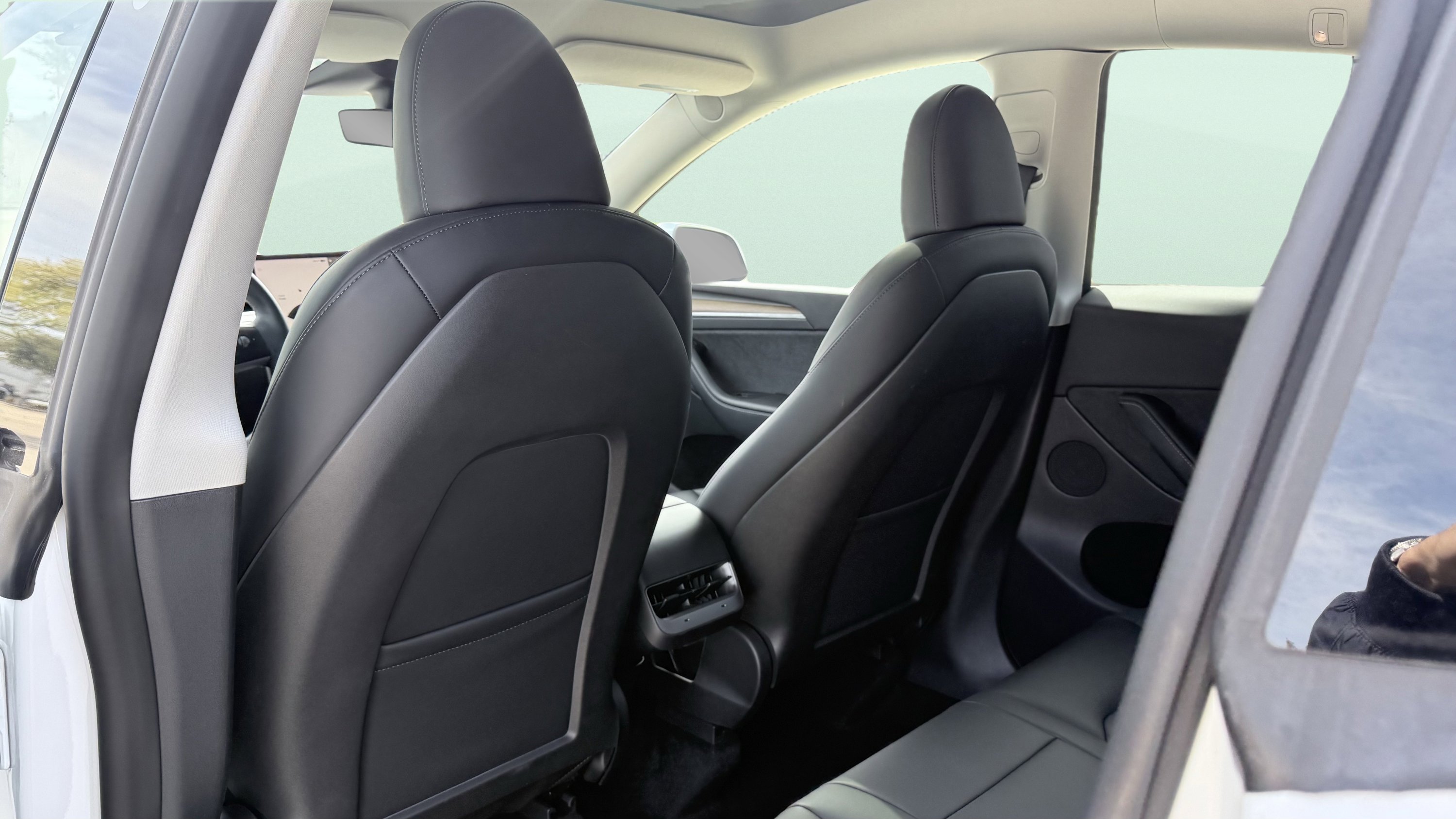 Used 2023 Tesla Model Y Long Range image 30