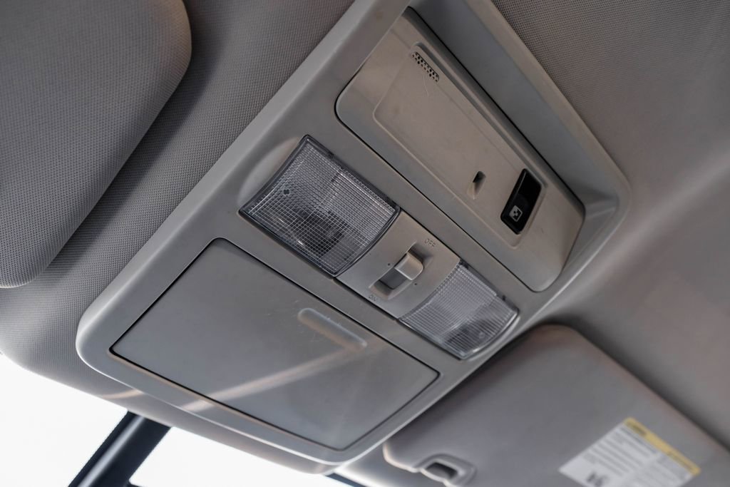 Used 2017 Nissan Titan SV image 20