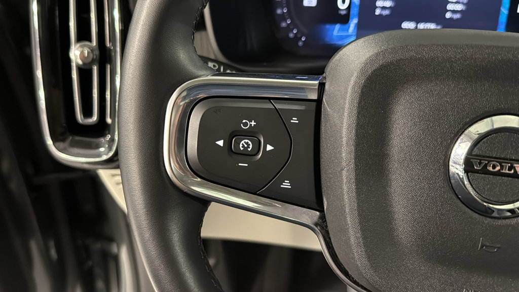 Certified 2026 Volvo XC40 B5 Plus AWD/4WD image 12