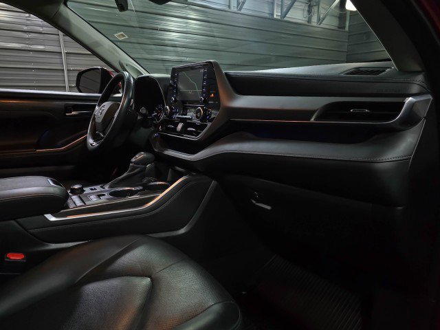 Used 2020 Toyota Highlander Limited image 12