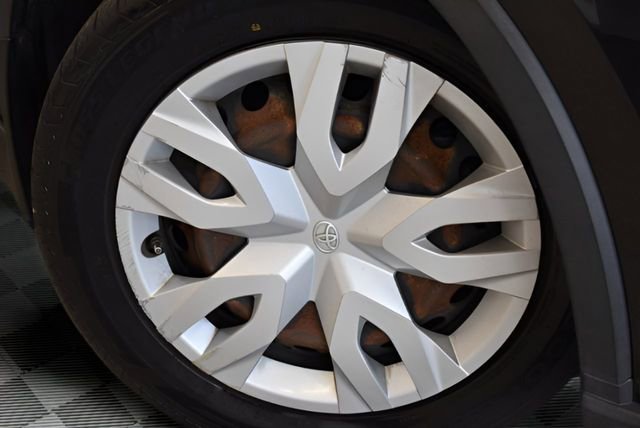 Used 2020 Toyota C-HR LE image 28