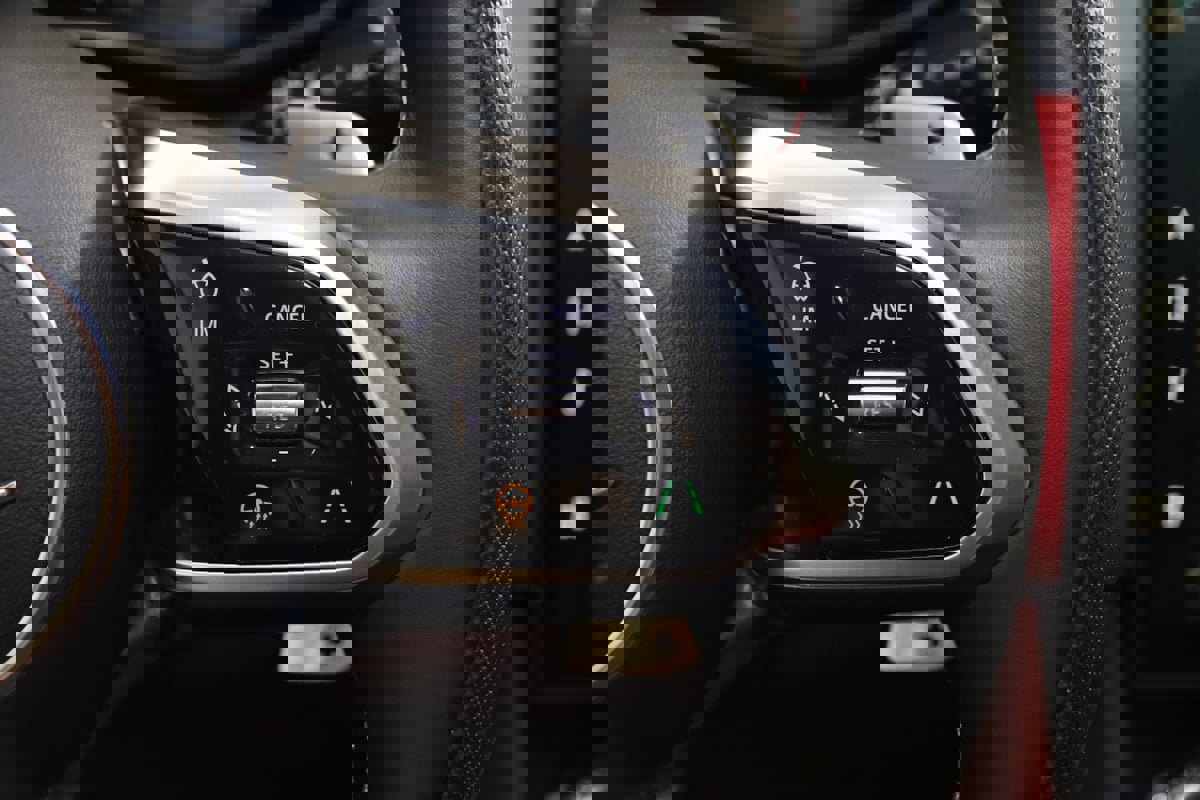 Used 2024 Jaguar F-PACE SVR image 65