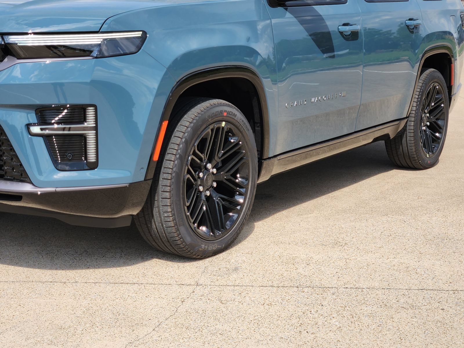 New 2026 Jeep Grand Wagoneer Limited AWD/4WD image 12