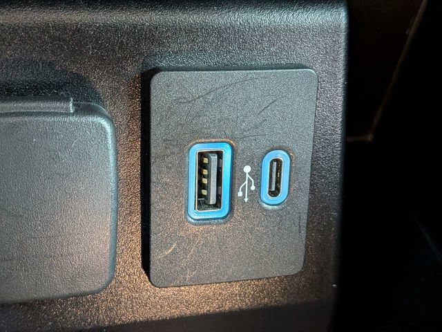 Used 2021 Ford Explorer XLT w/ Equipment Group 202A RWD image 24