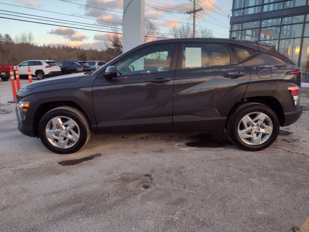 Used 2024 Hyundai Kona SE image 3