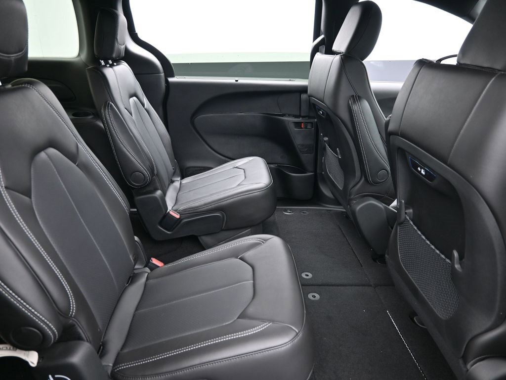 New 2026 Chrysler Pacifica Select image 16