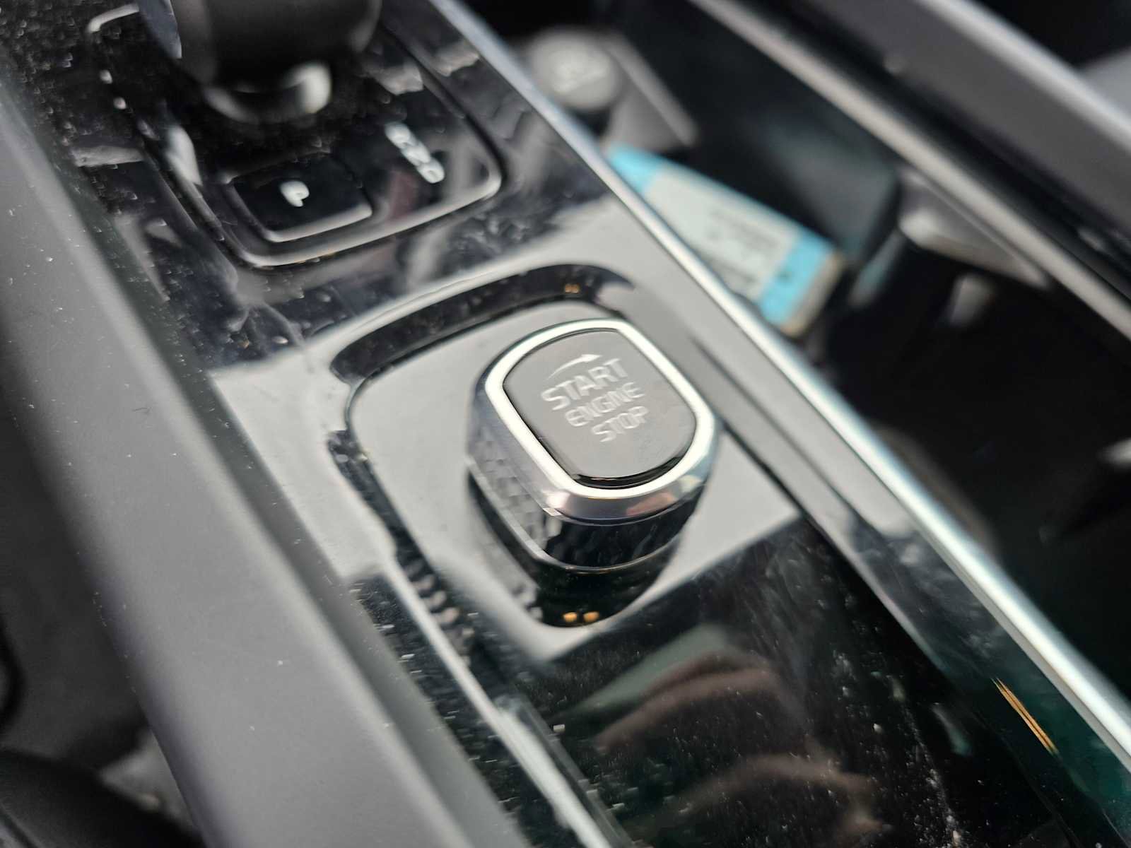 Certified 2025 Volvo XC60 B5 Core w/ Protection Package Premier image 33