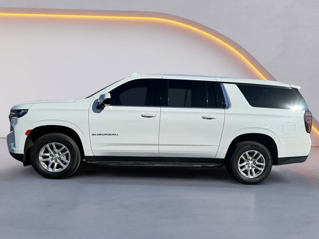Used 2023 Chevrolet Suburban LT image 4