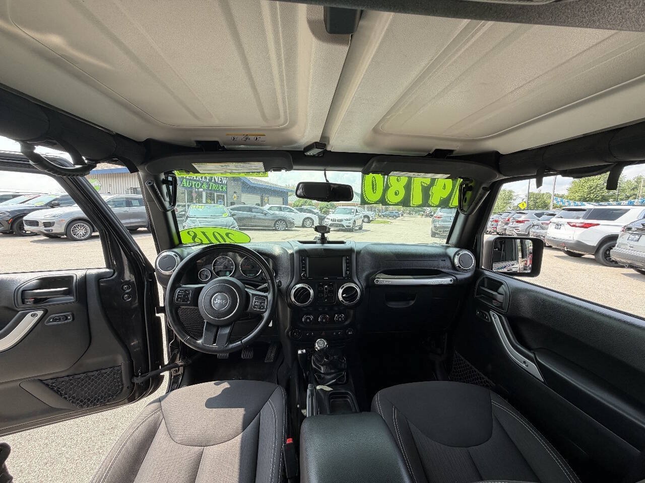Used 2018 Jeep Wrangler Unlimited Sahara w/ Dual Top Group AWD/4WD image 14