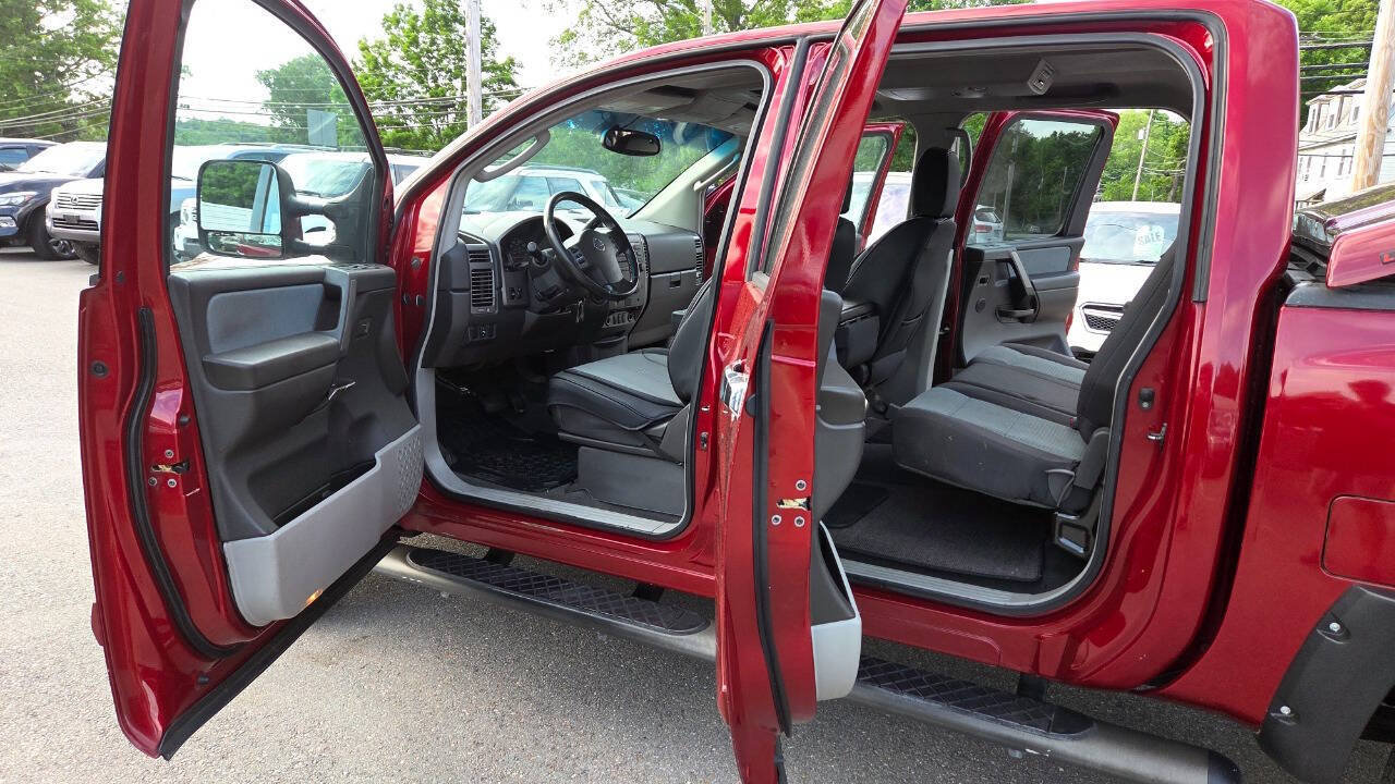 Used 2004 Nissan Titan SE w/ (Bed) Utility Bed Pkg AWD/4WD image 28