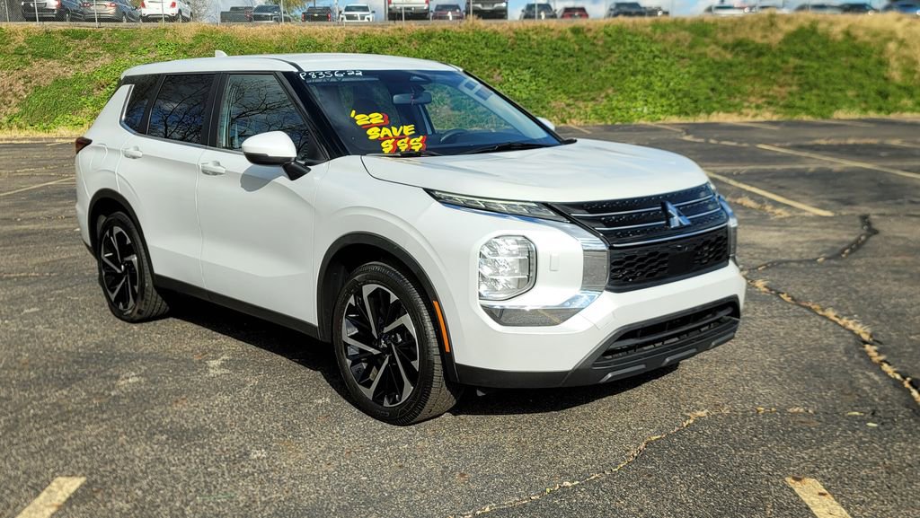 Used 2022 Mitsubishi Outlander ES image 16