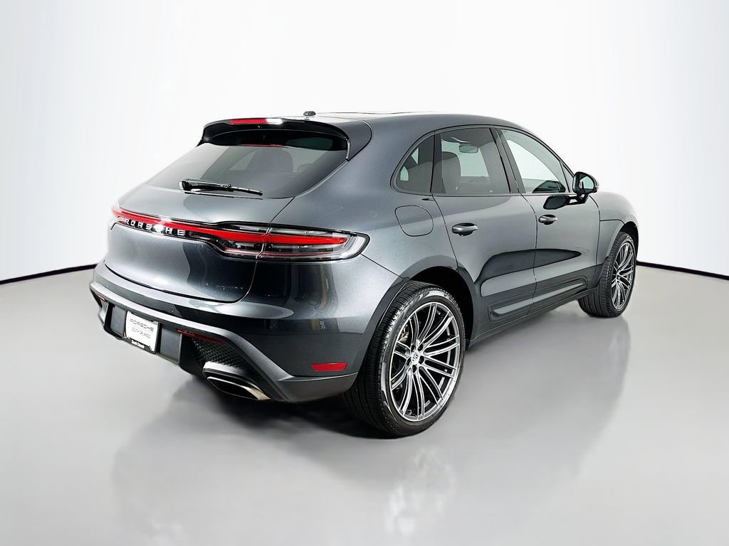 Used 2025 Porsche Macan image 9